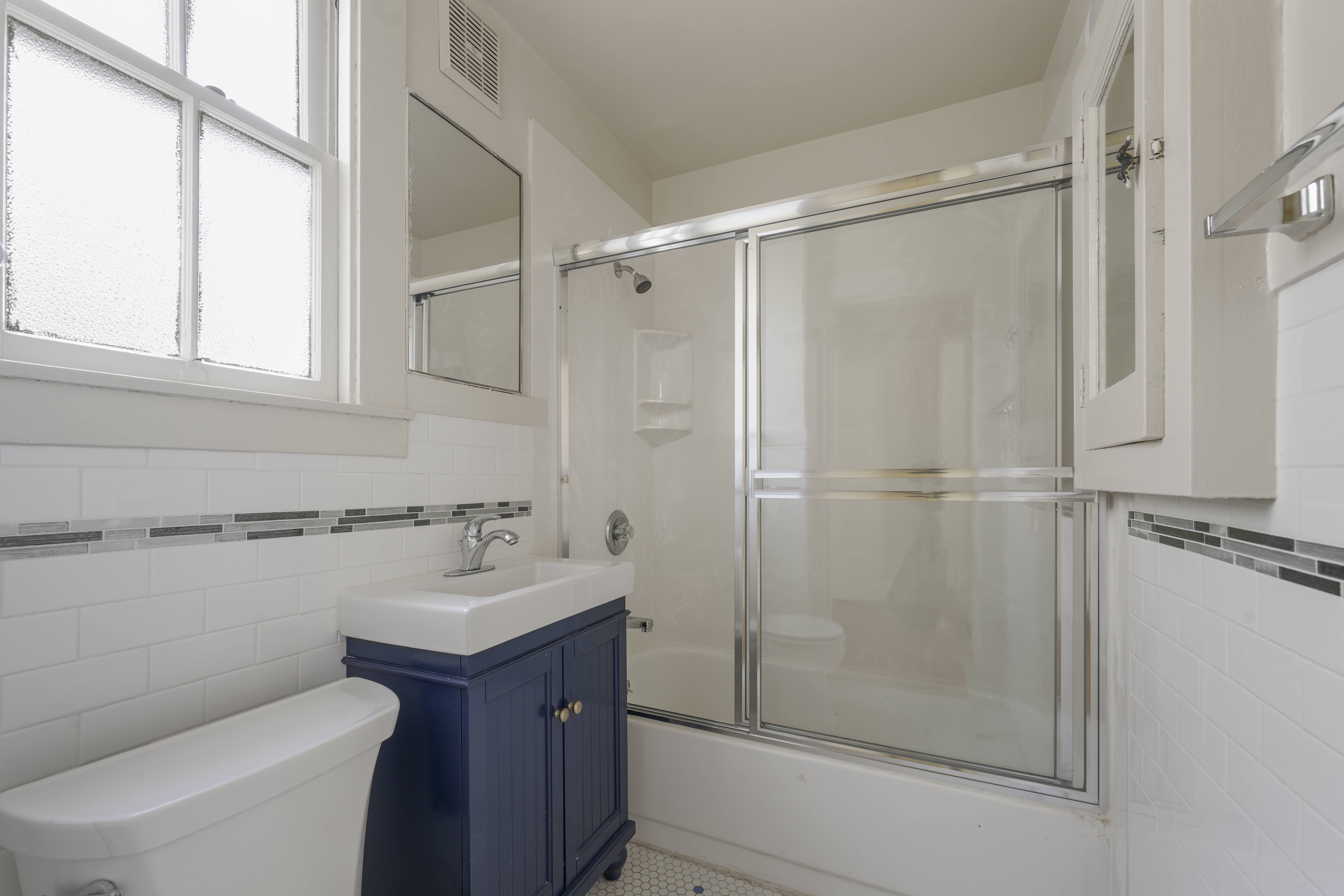 2817 College Ave. photo 4